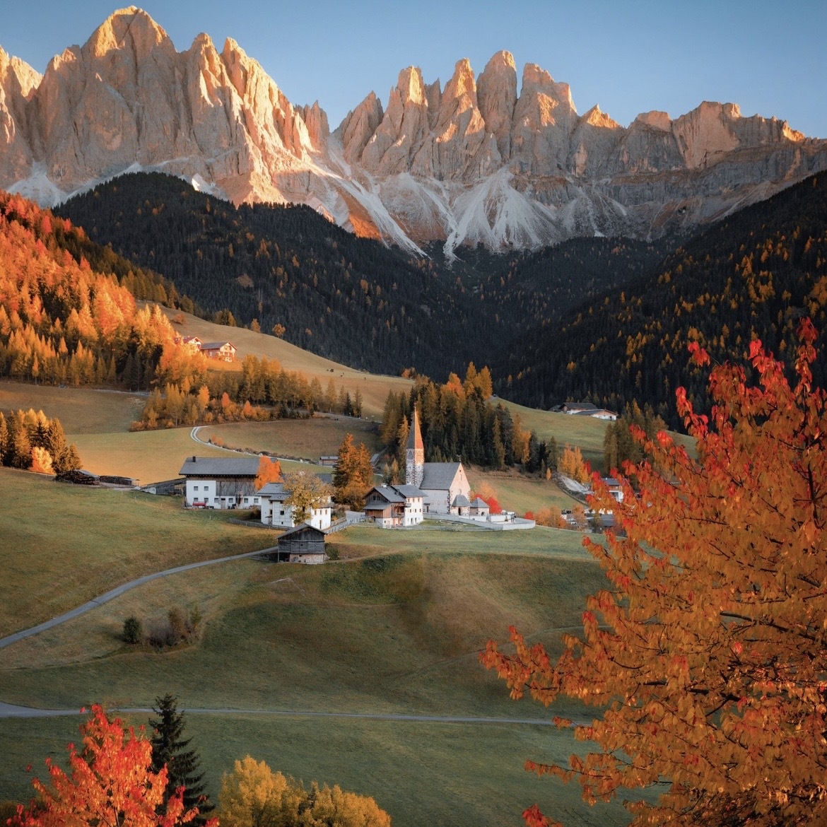 LMPositif's tweet photo. 🇮🇹 L'automne dans les Dolomites, en Italie 🤩 Très belle journée à tous ! 🍀 

📸 Ryan Resatka https://t.co/yRTLETaASk