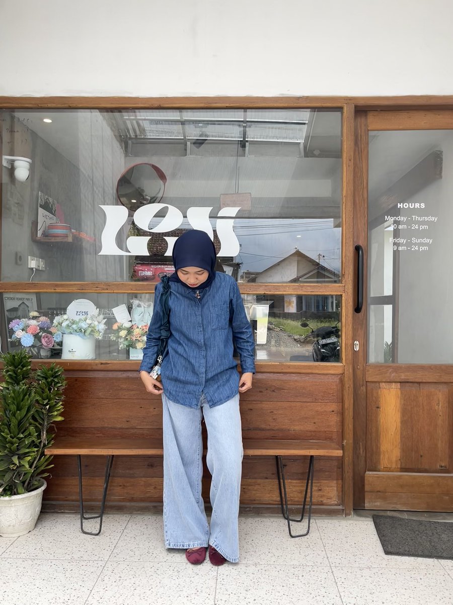 on shopee                           vs                    on me