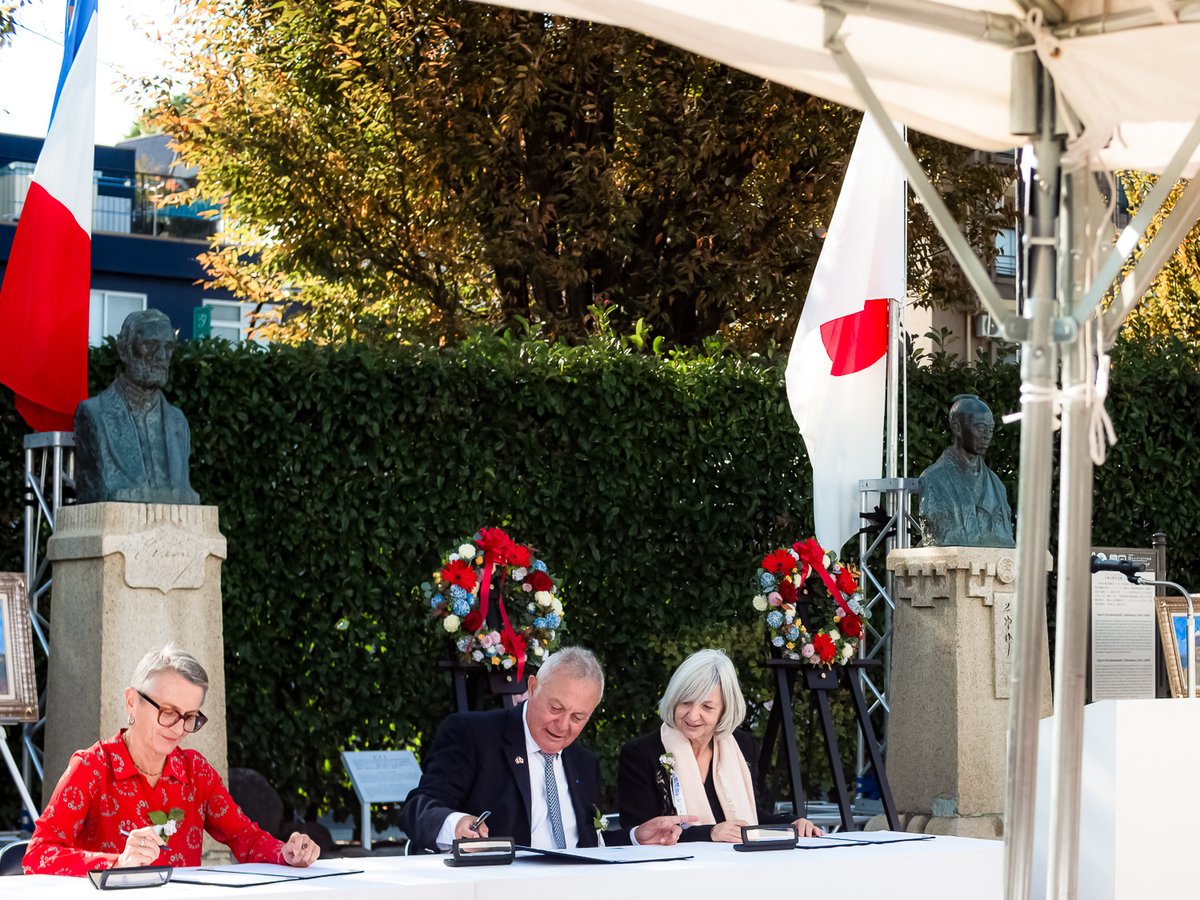 UNE DÉLÉGATION D’ÉLÈVES DU #LFITOKYO À LA #CÉRÉMONIEVERNYOGURI DE YOKOSUKA 🇫🇷🇯🇵

16 élèves de Première #BFIJ ont représenté le #LFITokyo à Yokosuka pour célébrer l’héritage de Verny &amp; Oguri et la coopération #FranceJapon
Un moment fort de diplomatie pour nos lycéens ✨

<a href="/aefeinfo/">AEFE</a>