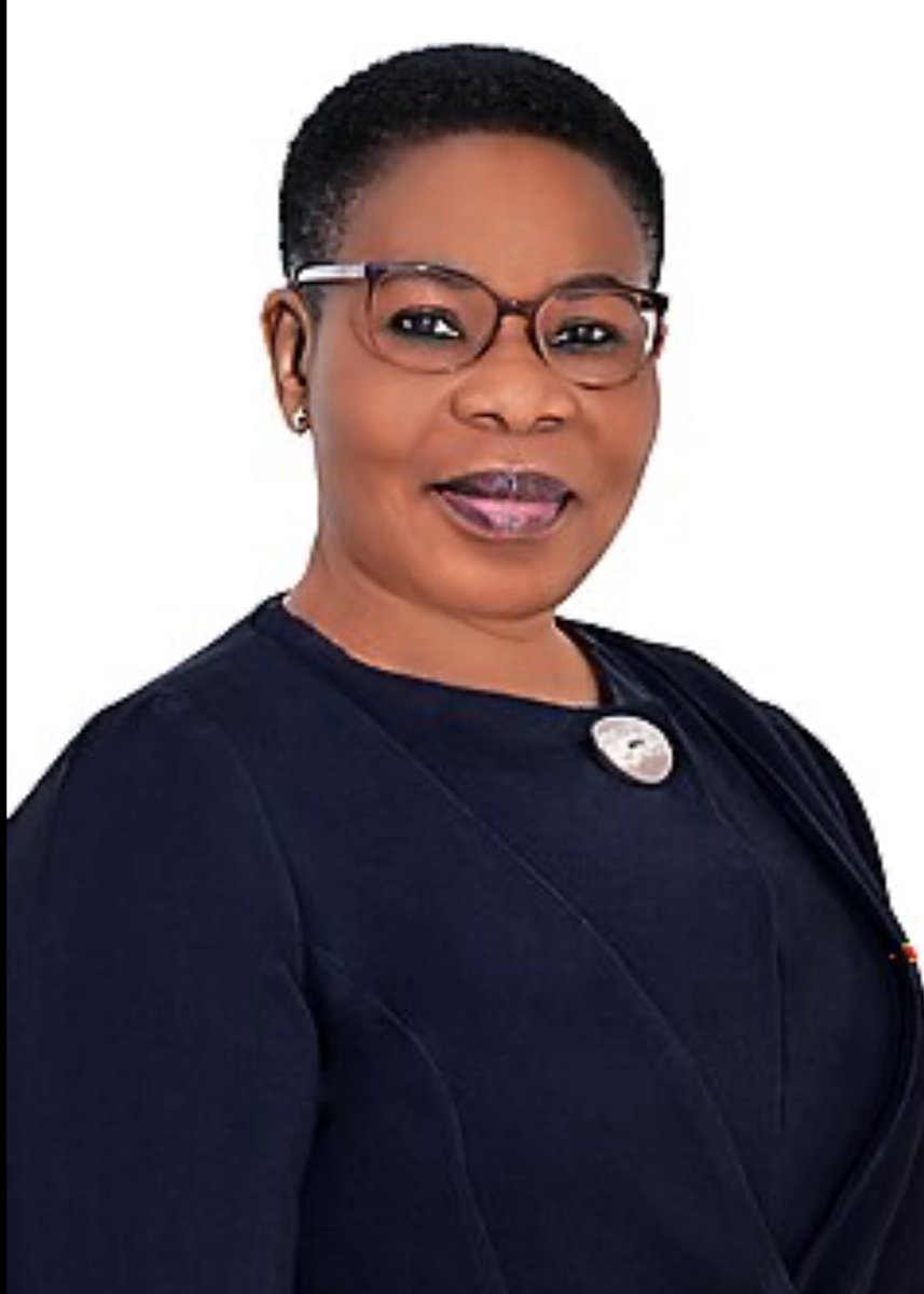 nathanielolymp's tweet image. #Togo : Elle a osé, peuvent-ils la briser ?

Ce 17 Novembre 2025, cela fait exactement deux mois qu’Essossimna Marguerite Gnakadé a été arrêtée chez elle, puis placée sous mandat de dépôt.

Cette arrestation n’a pas été pour moi une surprise, sans doute pas pour elle-même non…