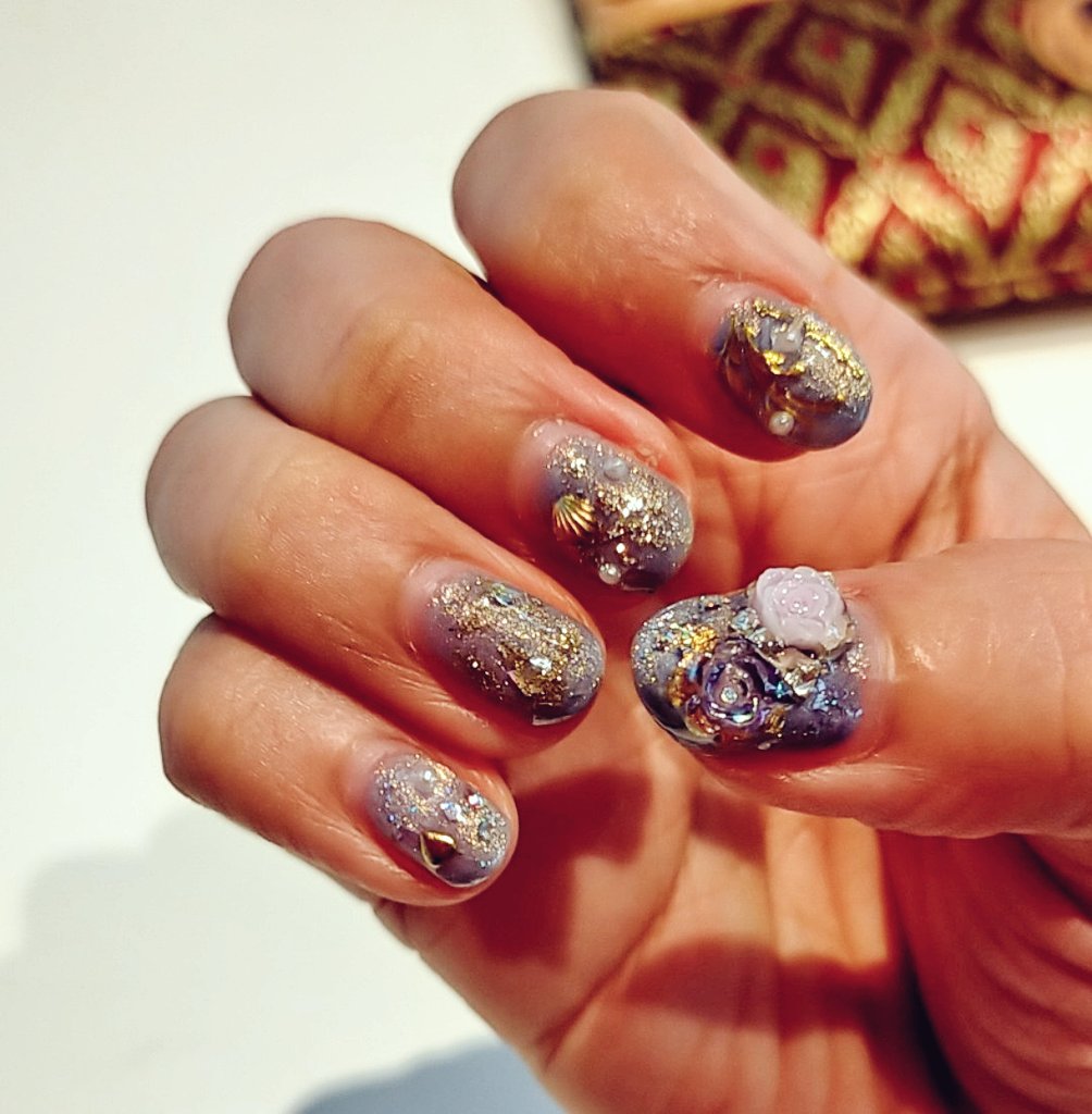 NAOE_one's tweet photo. Goldネイル💛👑
セルフネイルしてみた☆
#ネイル 💅 #Nail #Selfnail #Gelnail 
「2025.11.8🌙」 https://t.co/DawCq6HJoH