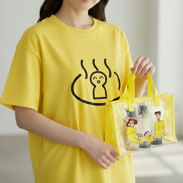 shinchan_cinema's tweet photo. 【���️商品紹介⭐️】

📢大好評発売中！
『シネマセレクション1997��
👕Tシャツ🧴スパバッグ

作中登場の施設「#ニコニコ健康ランド」をモチーフとしたアイテムが登場！
銭湯やスパのお供にいかが？♨️

🛍️取扱店舗
#シネマパレード 各店舗
双葉社オンラインストア https://t.co/snXDJUPTSz

#クレヨンしんちゃん #暗黒タマタマ大追跡 #新商品
