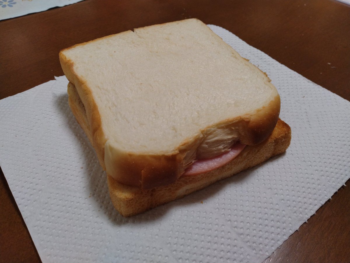 食パンの消費期限が迫っていたためハムサンドにした