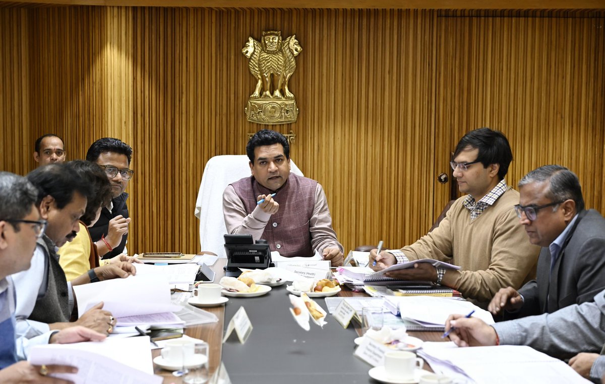 KapilMishra_IND's tweet image. दिल्ली सचिवालय में श्रम कल्याण पर उच्च स्तरीय समीक्षा बैठक, श्रमिकों के कल्याण से जुड़ी योजनाओं की प्रगति पर विचार विमर्श किया गया

श्रमिक विभाग, श्रमिक कल्याण बोर्ड, लेबर वेलफेयर अधिकारियों व सम्बंधित इकाइयों के साथ विस्तृत समीक्षा बैठक हुई

श्रमिको के कल्याण के लिए स्वास्थ्य,…