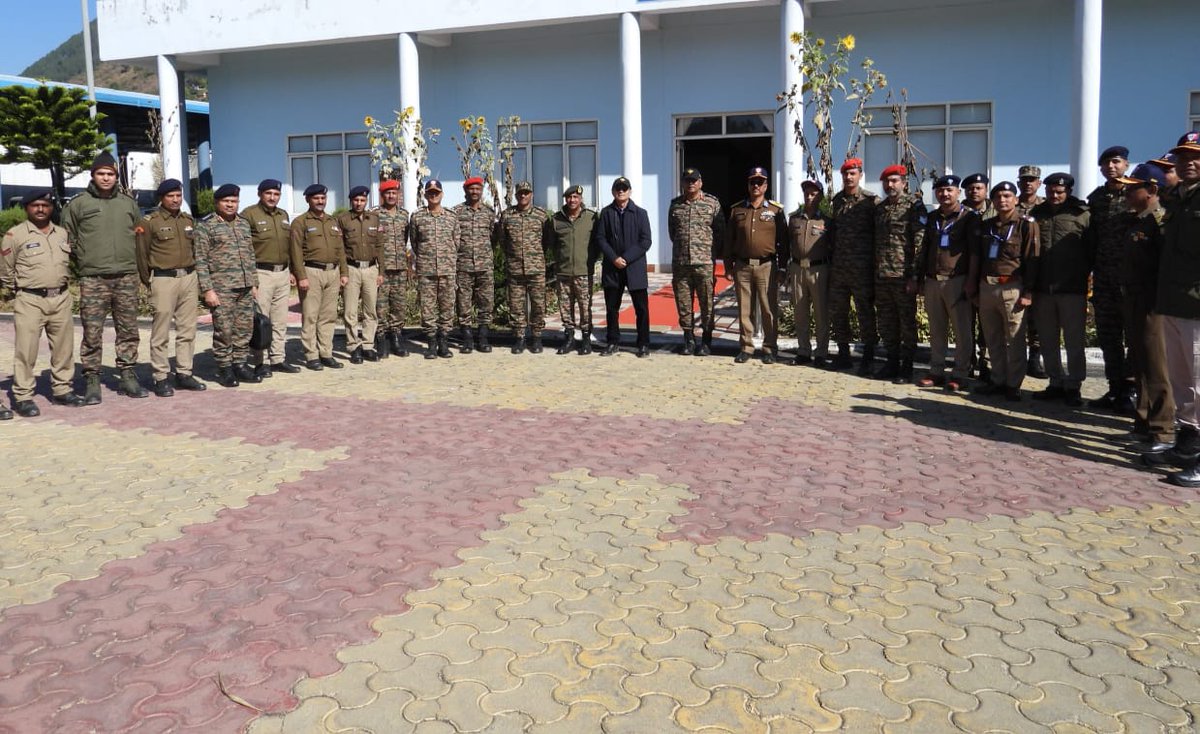 UBArea_IA's tweet photo. Defence Secretary, Shri Rajesh Kr Singh, IAS & Lt Gen Raghu Srinivasan, PVSM, VSM, Director General Border Roads visited the Kumaon Sector to review the aggressive push in infrastructure development, vital for operational readiness & connectivity in the high-altitude border areas.

The focus on road modernization, resilient bridges, and logistics support underscores the commitment to enhancing mobility, strengthening border security, and boosting socio-economic growth in the region.

This transformational infrastructure drive boosts the Indian Army’s capability to safeguard the nation’s frontiers while fostering sustainable development and improved living standards for border communities.

@adgpi
@suryacommand