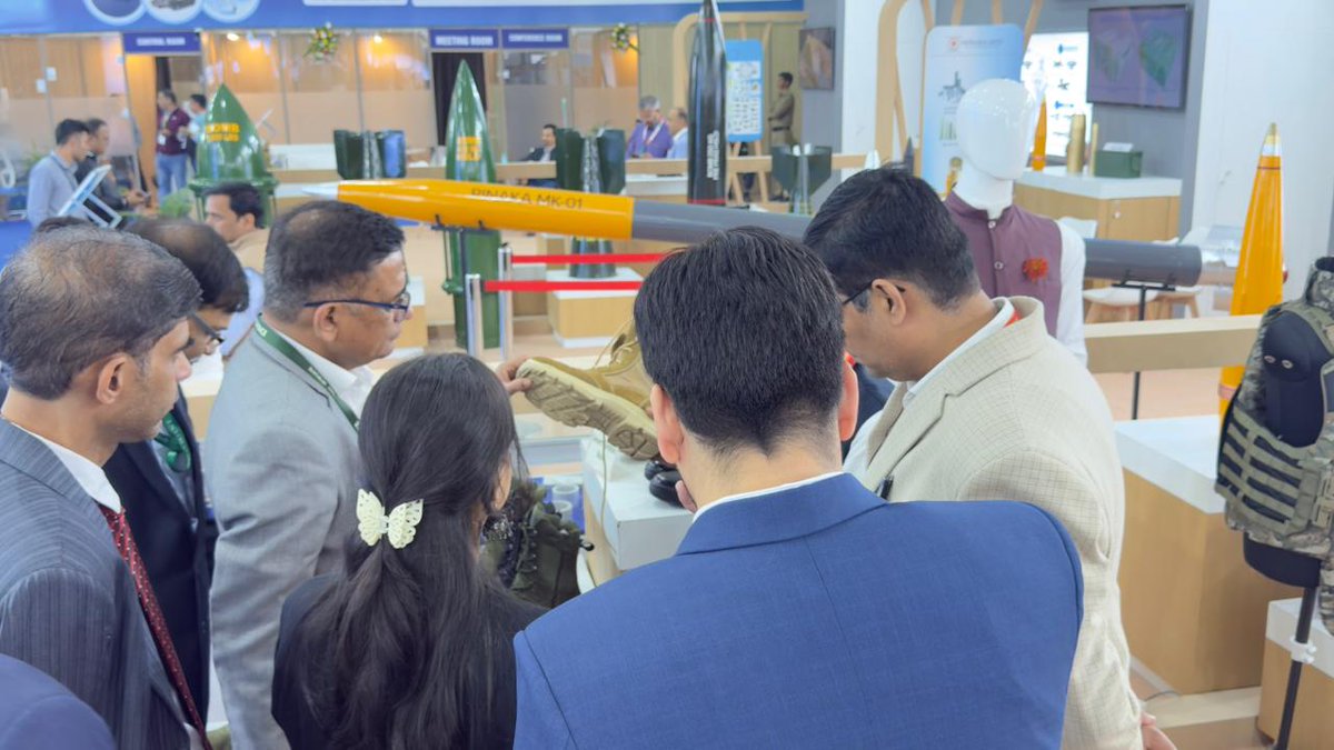 DefProdnIndia's tweet image. The DDP Pavilion at the 44th IITF continued to highlight India’s accelerating defence advancements on Day 3, with #DPSUs presenting a diverse range of next-generation, mission-ready technologies.

Shri Sanjay Hazari, #CMD Munitions India Ltd., visited the #TCL and #AVNL stalls