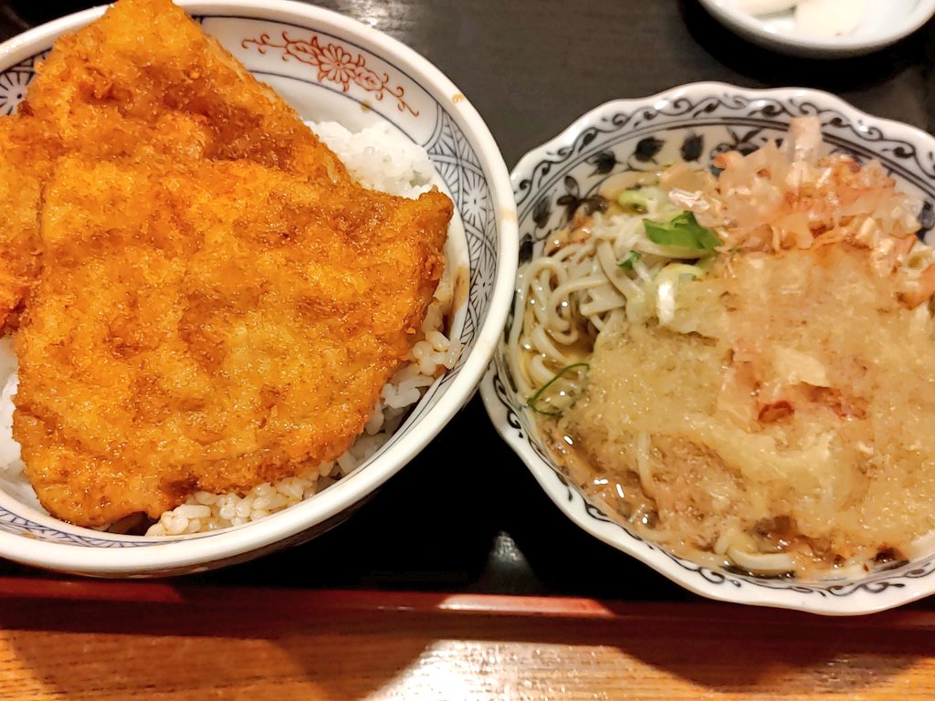 その辺の蕎麦屋でド定番セット、