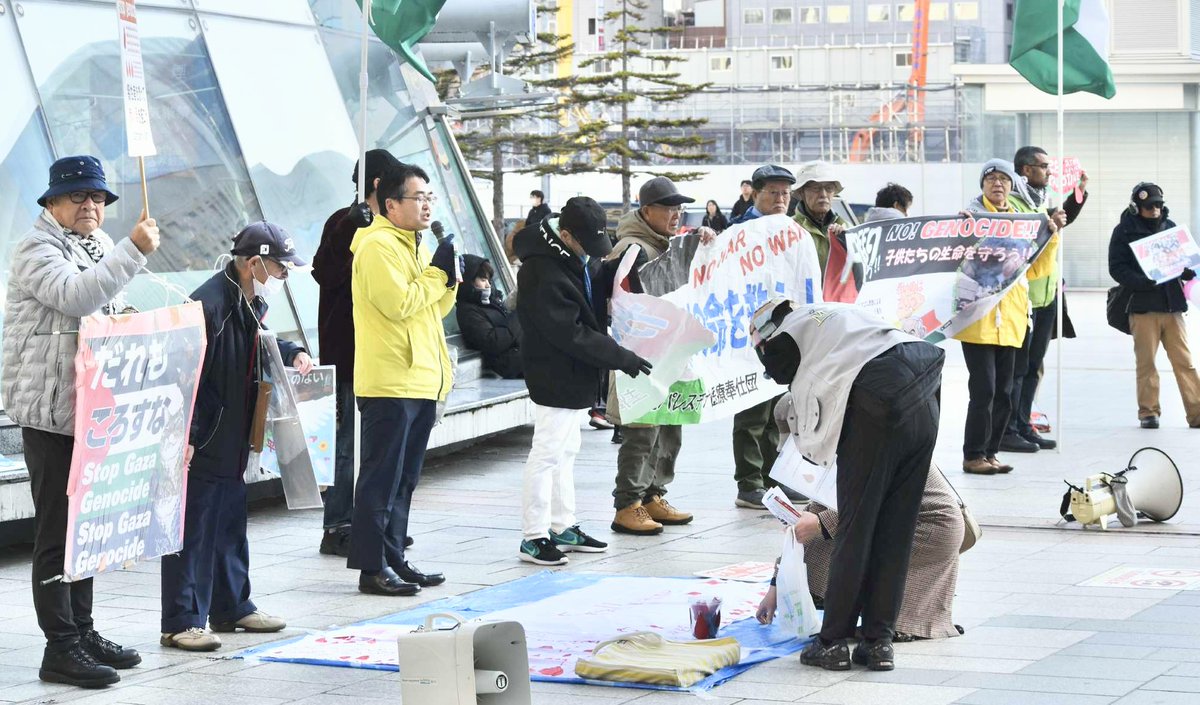 hatayama_kazuya's tweet image. ブログ「はたろぐ」更新しました。“命を奪わない社会に“ hatarogu.blogspot.com/2025/11/blog-p…

昨日の北海道パレスチナ医療奉仕団主催の集会は穏やかな日和だったのに、今日は朝から荒れ模様。傘を押さえての街頭宣伝後、道難病連へ足を運びました。社会保障が削られ‥‥
【今日の句】分断や差別　乗り越え連帯を