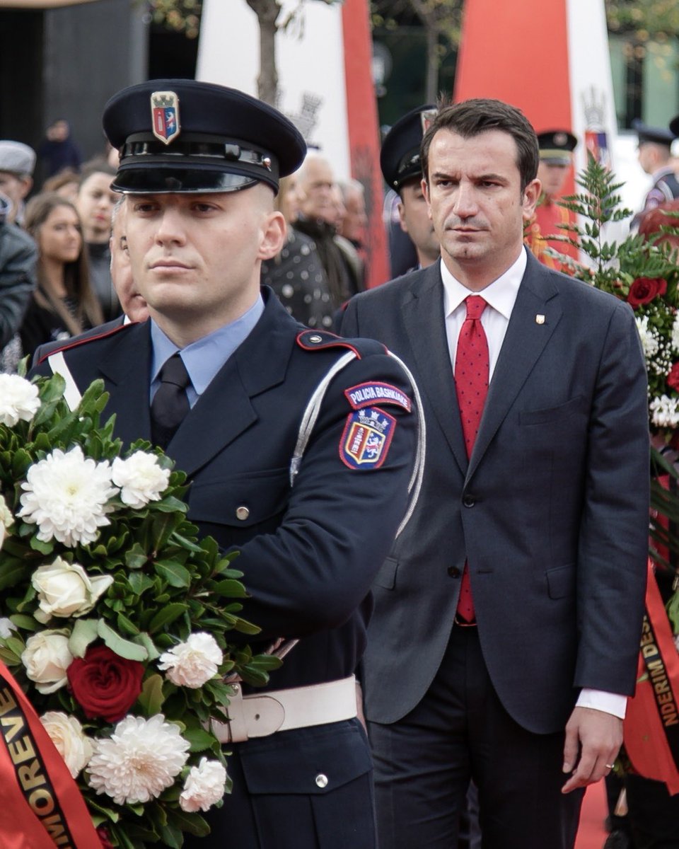 17 Nëntor 1944 - 17 Nëntor 2025

Sot nderojmë me mirënjohje të thellë Çlirimin e Tiranës - ditën kur qyteti ynë u ngrit mbi errësirën, me guxim dhe sakrificë për liri. 🎖️

Përkujtojmë me respekt të gjithë ata që luftuan, që sakrifikuan dhe që na lanë trashëgim Tiranën e lirë dhe