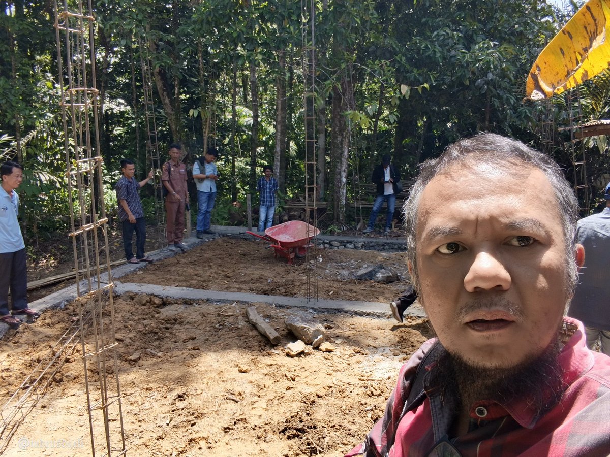 Gotong Royong Membangun Desa; wujud nyata kerja kolaboratif semua pihak dalam Membangun Bangsa
#TerimaKasihYandriSusanto
#SelamatkanDesaDariNarkotika
#DesaBersinar
#DesaGotongRoyong
<a href="/prabowo/">Prabowo Subianto</a>
<a href="/YandriSusanto/">Yandri Susanto</a>
<a href="/ArizaPatria/">Ariza Patria</a>