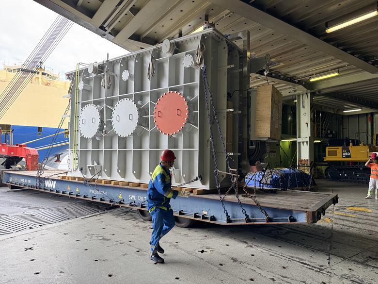 HeavyLiftPFI's tweet image. China-based forwarder Protranser has delivered six transformers from China to West Africa, with four transported by ro-ro vessel and the remaining two via container vessel.

bit.ly/3LGTBud 

#heavylift #projectcargo #projectlogistics #projectforwarding #logistics