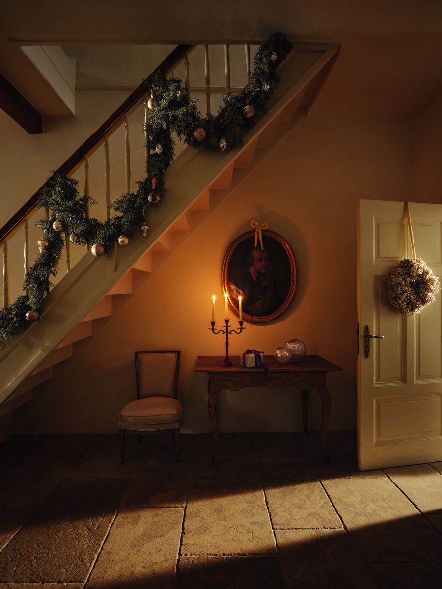 New Christmas Editorial
 
A graceful, heartfelt season at home.
Find out more at zhme.cm/EDITORIAL_NAVI…
#zarahome