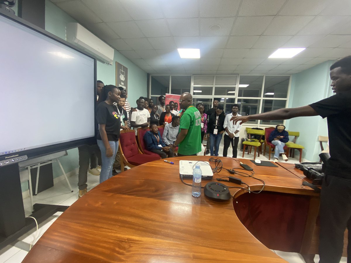 SiroDevs's tweet image. While in Kampala,Uganda I realized there were lots of opportunities for me there as a techie but I just couldn’t figure out how to kickstart it. I met a number of tech enthusiasts and techprenuers.

I came back with lots of ideas from mentorship to tutoring to app ideas.