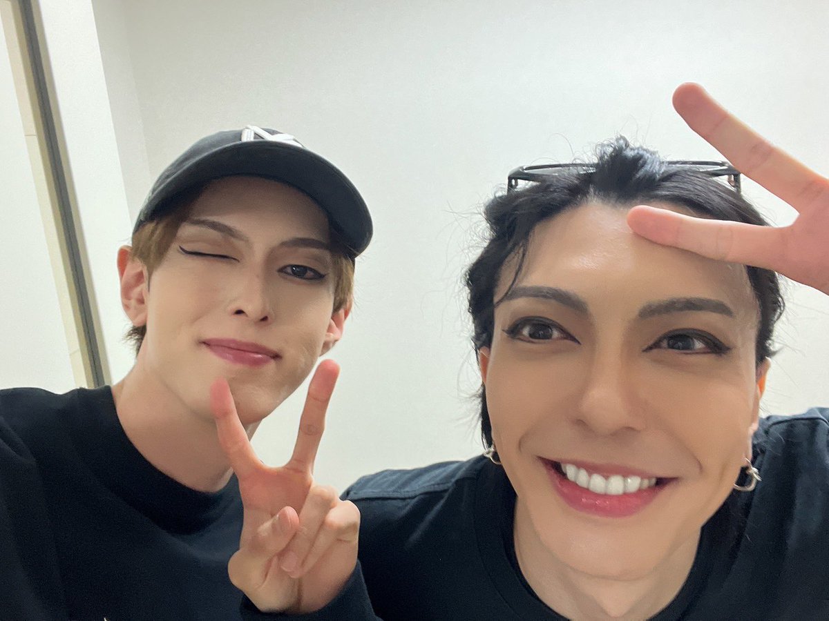 慧くんの月光さんとスペイン決勝戦に挑むことができて本当に良かった
最高のダブルスありがとうございました

慧くんの月光さんとだからこそハウリングを起こせたんじゃないかなと思います

毎公演最高にオモローでした
慧くんが月光さんで本当に良かった…！

改めて、本当にありがとう

#新テニミュ