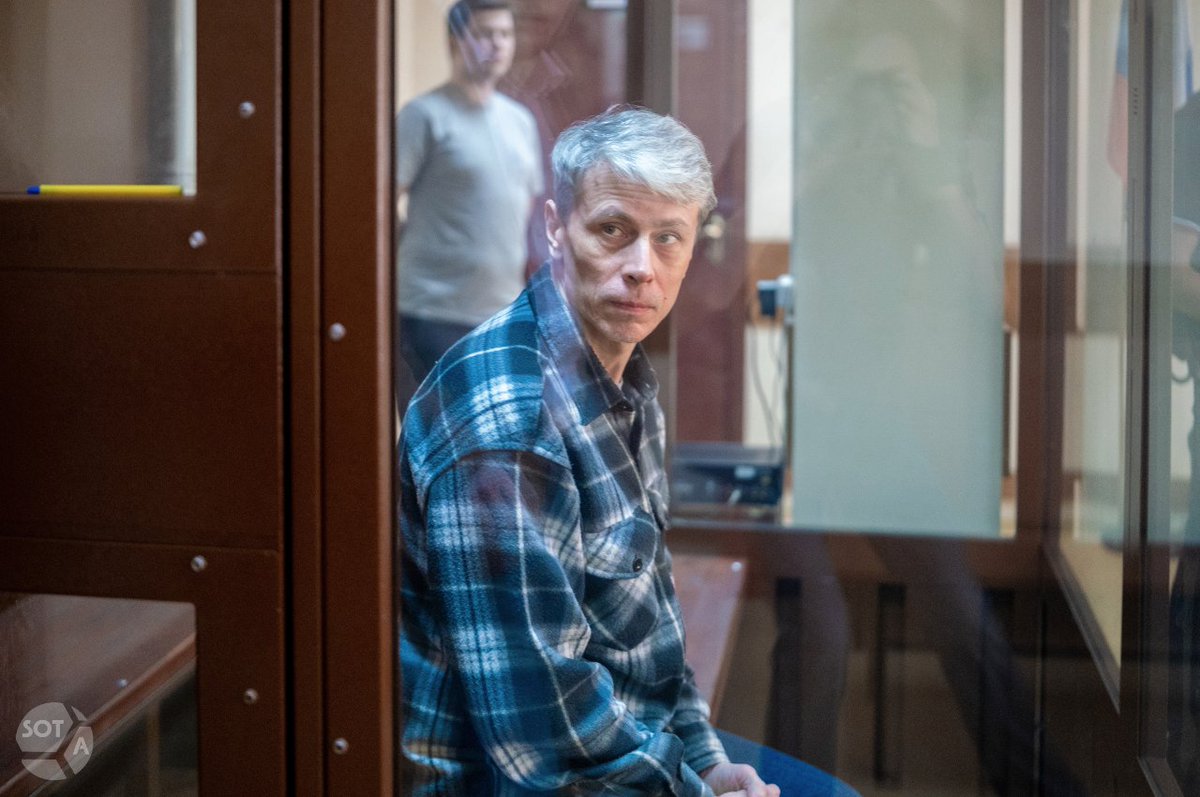 «Я не мог представить, что пожертвование в 300 рублей обернется такими катастрофическими последствиями»

Многодетному москвичу Дмитрию Марсову утвердили 3 года колонии за пять донатов по 300 рублей для «экстремистского» ФБК

Мосгорсуд отклонил жалобу стороны защиты на приговор в