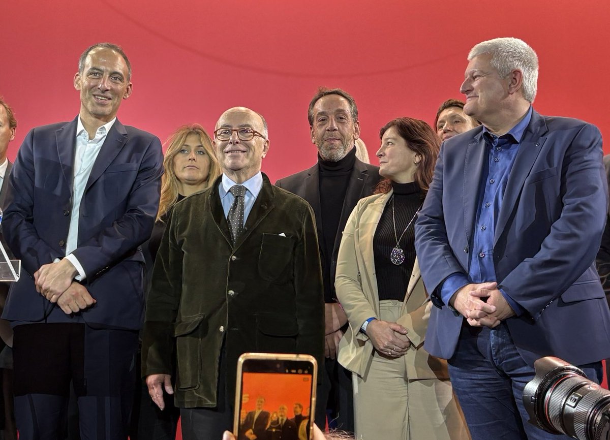 La gauche républicaine, laïque et réformiste est attendue. Elle doit être entendue. Pour cela, elle doit être plus forte donc plus unie. Hier, ce fut une première et belle étape. #Cergy <a href="/BCazeneuve/">Bernard Cazeneuve</a> <a href="/rglucks1/">Raphael Glucksmann</a> <a href="/Lacroix_PRG/">Guillaume Lacroix</a>