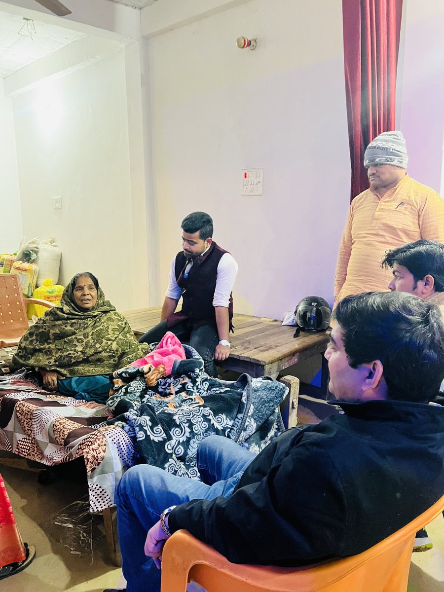 अपनी विधानसभा क्षेत्र मिल्कीपुर के अंतर्गत विभिन्न मांगलिक कार्यक्रमों में 
1.श्री बृजेश रावत जी रामनगर अमानीगंज के बहन की शादी में 
2.श्री राम सुंदर पाडें जी कदनपुर के लड़की की शादी में 
3.श्री भूपेंद्र सिंह उदल सिंह जी अंजरौली के लड़के के तिलक उत्सव में शामिल हुआ