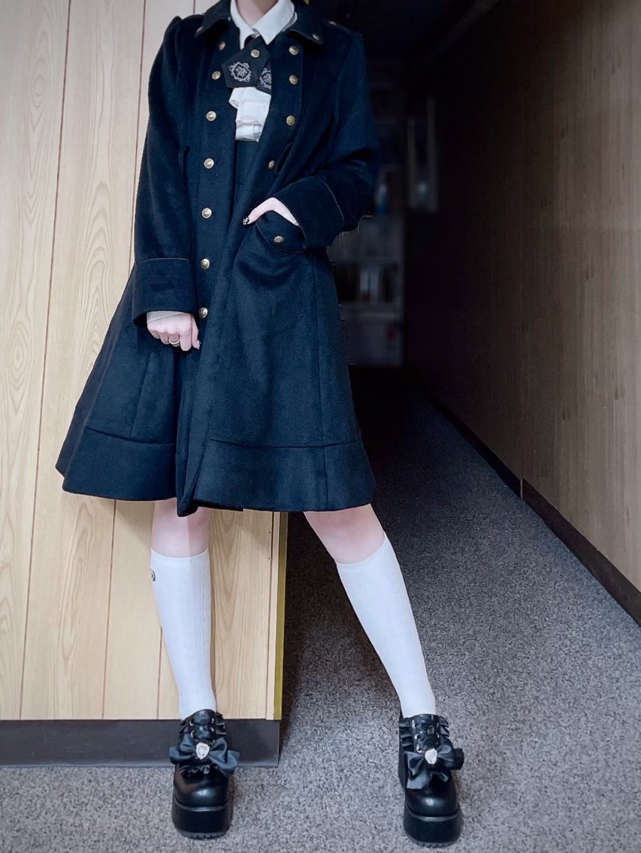 nabe_Amavel's tweet image. 🎖️ 𝑴𝒚𝒔𝒕𝒆𝒓𝒊𝒐𝒖𝒔 𝑮𝒖𝒂𝒓𝒅𝒊𝒂𝒏 🎖️

Mysterious Guardianロングコートを使ったアレンジコーデ🪄
クロスタイブラウス×ショーパンにコートを前開きで着用⚜️

☑︎コート…¥17,600
☑︎ブラウス…¥7,480
☑︎ショートパンツ…¥9,350

#Amavel #アマベル #池べる