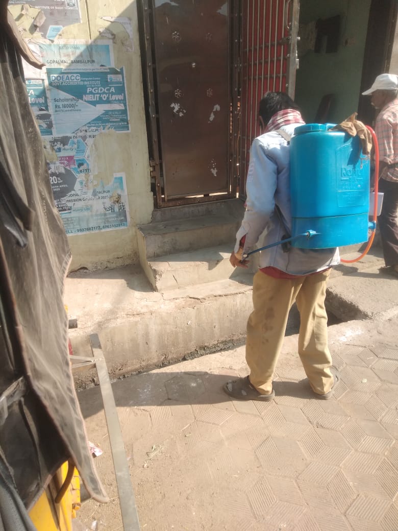 SMC_Sambalpur's tweet image. Mosquito repellent oil has been sprayed across Gopalmal, Ward No. 26. This action is part of the routine vector-control drive aimed at preventing mosquito breeding and minimizing dengue and malaria risks.
#VectorControl
