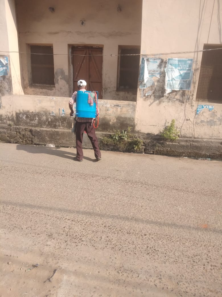 SMC_Sambalpur's tweet image. Mosquito repellent oil has been sprayed across Gopalmal, Ward No. 26. This action is part of the routine vector-control drive aimed at preventing mosquito breeding and minimizing dengue and malaria risks.
#VectorControl