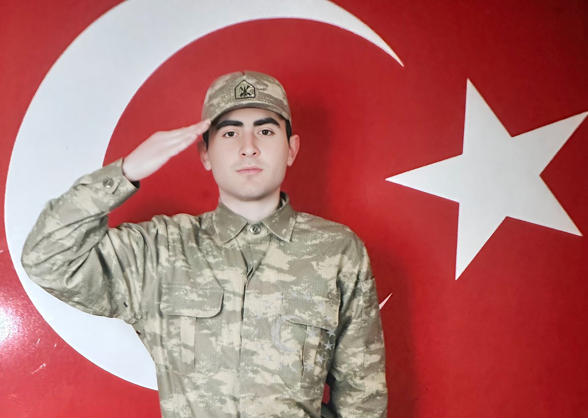 Şehit Emre Altıok.

Vatanın sessiz Kahramanlarından.

Evsiz Kardeşlerimize bu akşam verilecek yemekler aziz hatırası adınadır.

Rahmet olsun.

#EvvelceGidenlereSelamOlsun