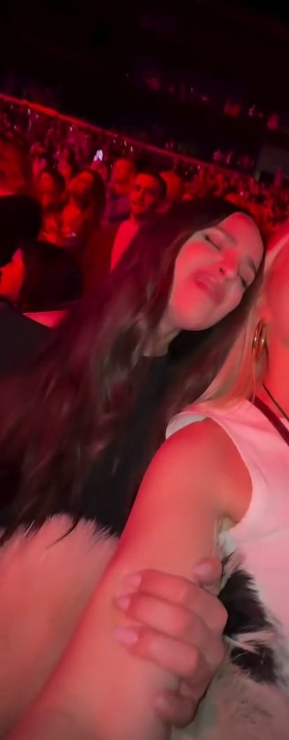 Obsessed with that hair, my God, it's perfect!!!!