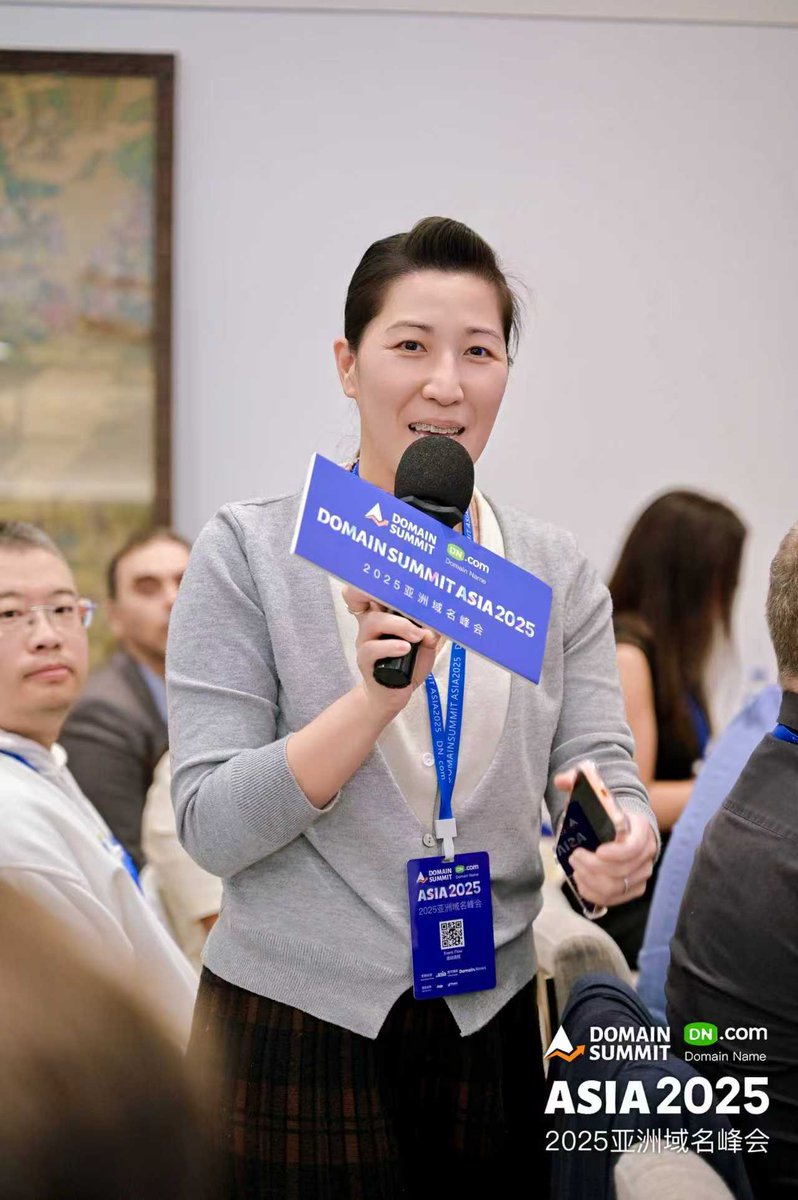DNdomainname's tweet photo. #DomainSummitAsia2025 brought together domain investors, registries, and industry experts.

Each speaker shared their personal experiences, investment philosophies, and industry insights, laying a solid foundation for subsequent roundtable discussions. https://t.co/0Pz8BIXcvH