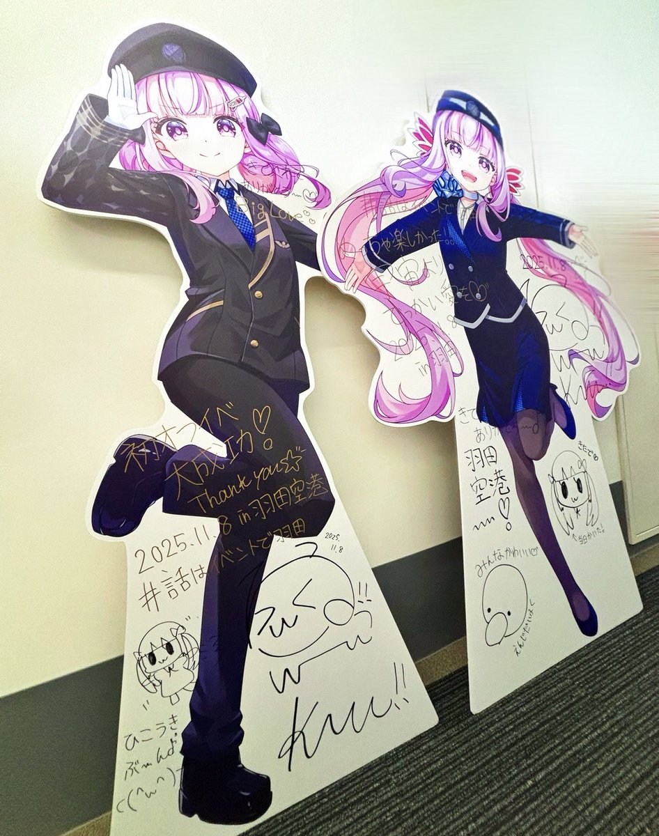 等身大パネルに追加でサインいれてきたよ〜✍️✨ ⊂二二二( ^ω^)二