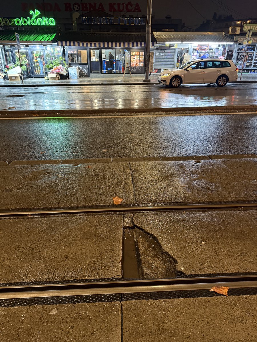 kopte3's tweet photo. @prijavi_problem rupetine i ulegli sahtovi u Dzordza Vasingtona i Cara Dusana od Bajlonijeve pijace do ugla sa Francuskom https://t.co/dsZaSxmoX3