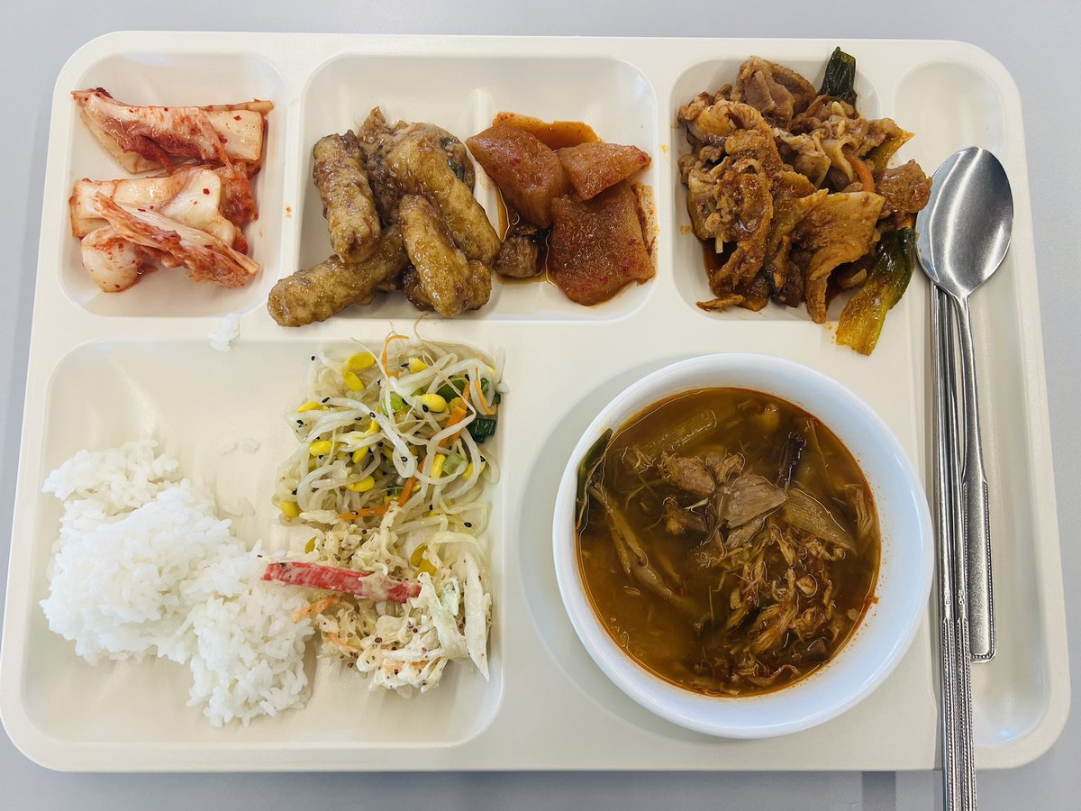 harper_happya's tweet photo. Gfooditual❤️ Gritual💜
My lunch for today is dakgaejang, jaeyuk-bokkeum, and sweet-and-sour pork.
But my No.1 was the jaeyuk-bokkeum🔥

I wonder what’s on the menu tomorrow😁
@ritualnet @ritualfnd @ritualnet_korea https://t.co/utTE0RHVwd