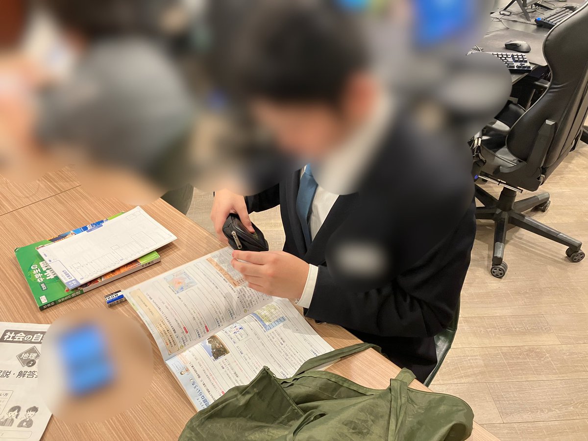 soyne2022's tweet photo. ソイネのメインコンテンツは『eスポーツ』
ですが、休憩時間はみんなでトランプをしたり、1人で勉強したりと自由に過ごしております🎵

ここでもコミュニケーションを鍛えたり、自分の目的を達成する力を蓄えたりと色々な活動を行えるのがウチの強みです🎵

#児童発達支援
#放課後等デイサービス https://t.co/3MAeTmf4uz