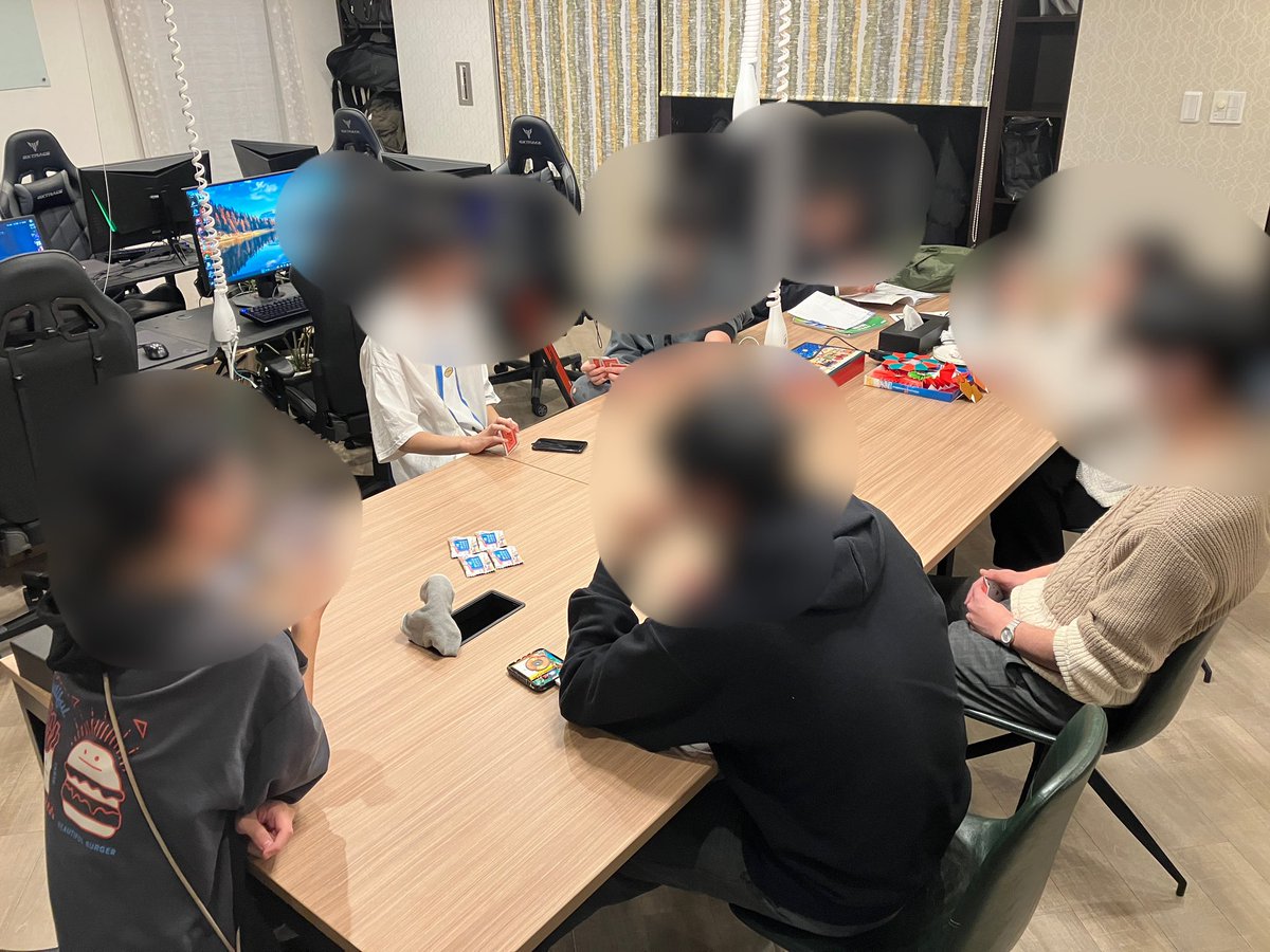 soyne2022's tweet photo. ソイネのメインコンテンツは『eスポーツ』
ですが、休憩時間はみんなでトランプをしたり、1人で勉強したりと自由に過ごしております🎵

ここでもコミュニケーションを鍛えたり、自分の目的を達成する力を蓄えたりと色々な活動を行えるのがウチの強みです🎵

#児童発達支援
#放課後等デイサービス https://t.co/3MAeTmf4uz