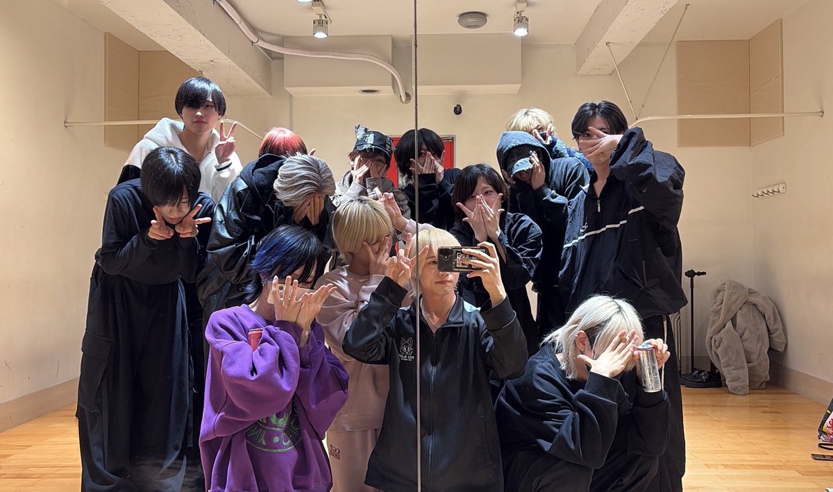 Firstclasse_'s tweet photo. 「First classè」第1弾チケット発売中‼️

11/21(金)新宿ACE 1部制 

✍𓂃 無銭ライブ🎫
✍𓂃 特別ユニット🕺
✍𓂃招待特典🎁
✍𓂃 動員バトル⚔️

https://t.co/ojmOtaPXWX https://t.co/xhjjIpxpFZ