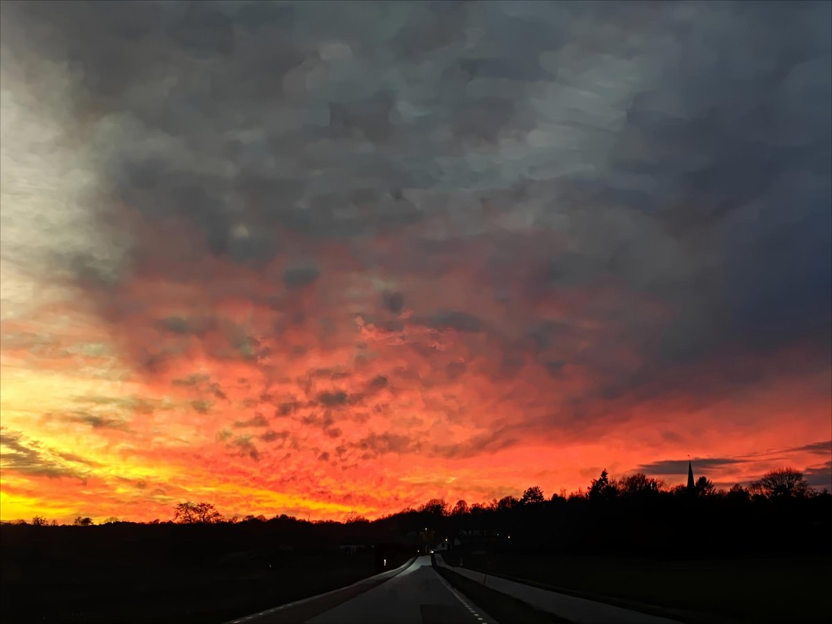 _Frodda's tweet image. Godmorgon mina ex ! Skönt med måndag 🙂 Fin kväll i går