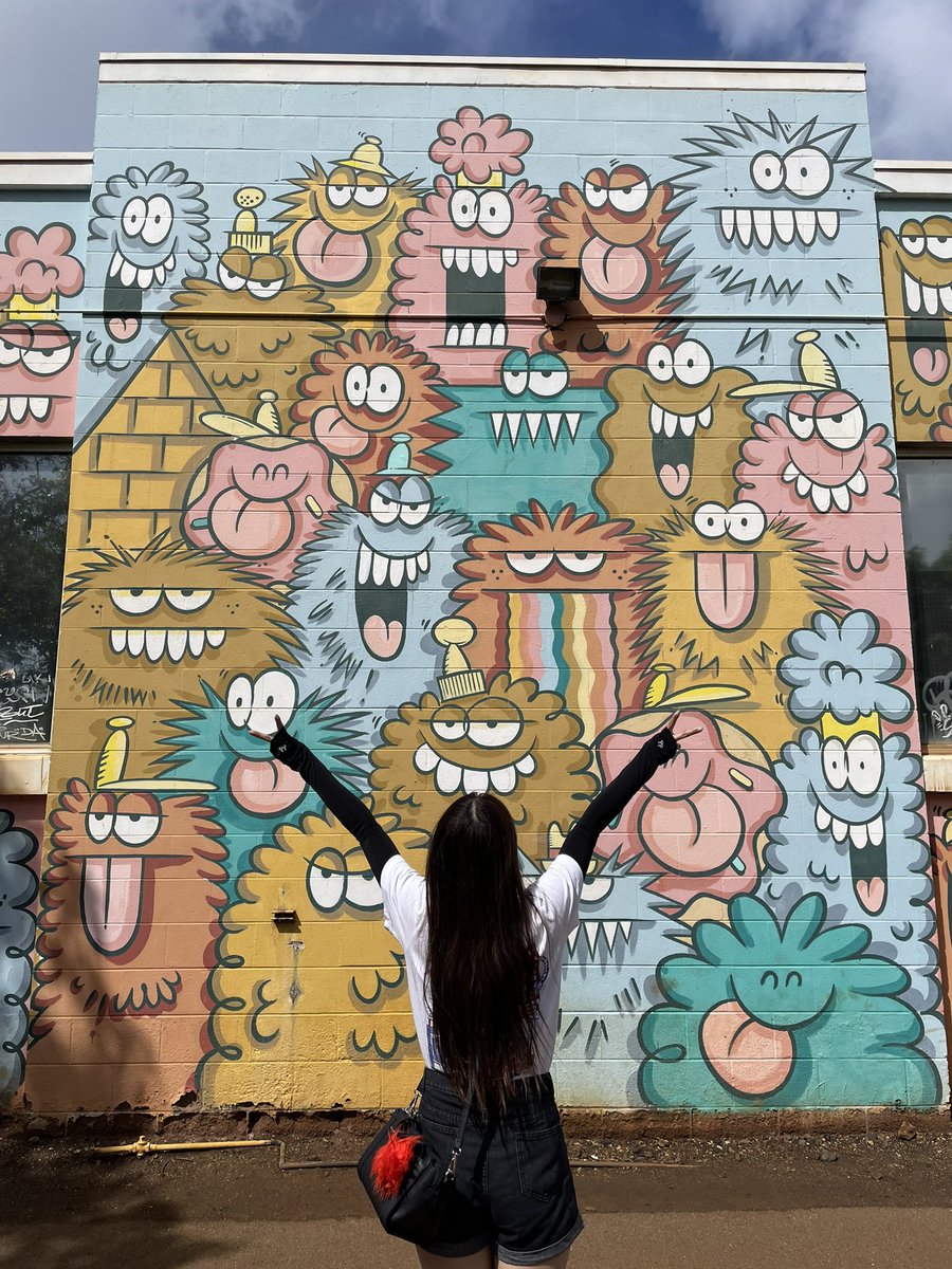 _ruuuka_'s tweet photo. パラセーリングして
海入って
カカアコのウォールアートみて
ダイアモンドヘッドをバックにカピオラニ公園でマラサダ食べるあたち https://t.co/k3WiXf6Qdt