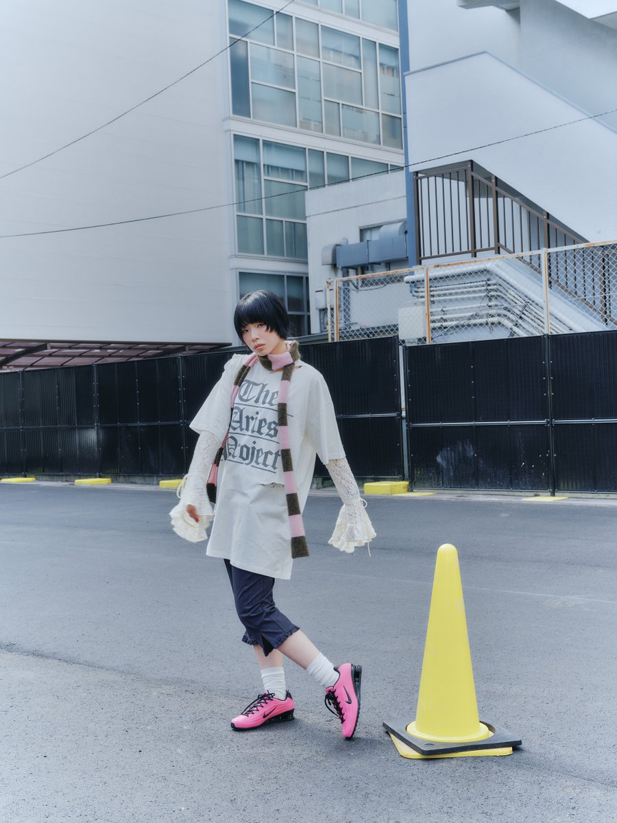 Rena／ショップスタッフ
droptokyo.com/freshsnaps/346…

1998年7月9日生まれ、福岡県出身。Forget-me-nots 福岡店スタッフで、趣味は平成ドラマを見返すこと。好きな食べ物はサーモン。最近はお鍋を作ることにハマっている。今年の目標は、冬のファッションを思い切り楽しむこと。

シューズ／Nike SHOX Z