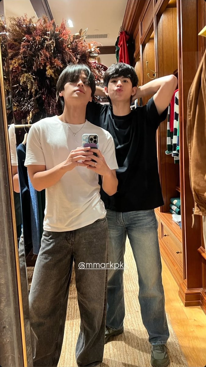 ohmcils's tweet image. MY FAVORITE TWINK AND HIS HUSBAND!