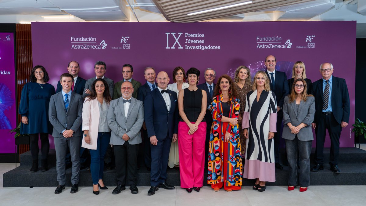 🏆 En los #IXPremiosJóvenesInvestigadores celebramos proyectos que cambian la forma de entender la ciencia 

SYNERGYxDM2, coordinado por la Dra. <a href="/MerinoAntolin/">Beatriz Merino Antolín 🥼⚗️🧬🔬</a> junto al Dr. Alejandro Martín-Montalvo Sánchez y la Dra. Izortze Santin Gómez, propone una nueva estrategia contra la