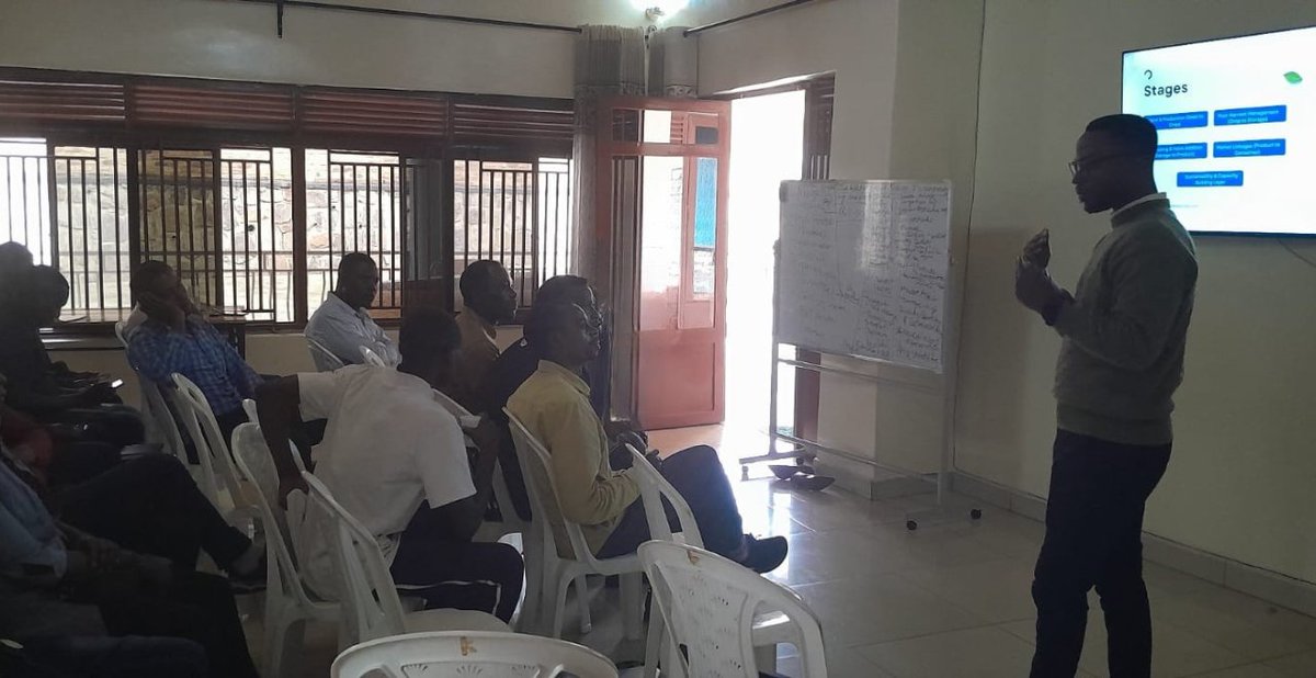 tecgrw's tweet image. Great discussion with the farmers from across the country at our TecCrop Farmers&apos; meet! They shared real challenges from production to market, helping us design better, farmer-led solutions.

Together, we grow stronger. 🌿
#AgriTech #Rwanda #ValueChain #seedtomarket #smartagri