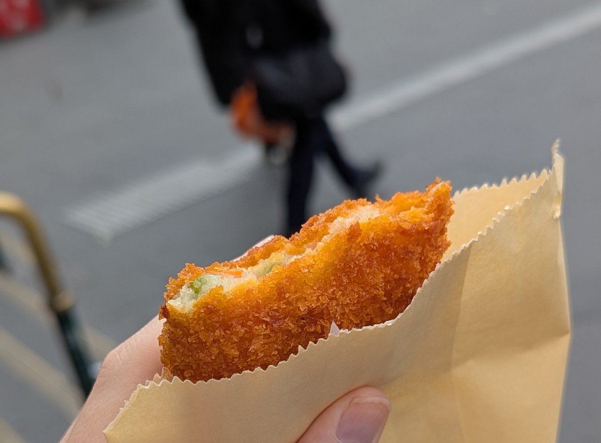 JessiAndroid's tweet image. MMM, these potato cakes from the sushi shop are soothing to the soul 🙏