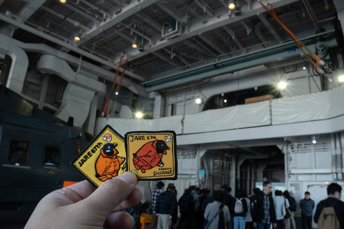 と、いうことで
近日中に砕氷艦しらせJARE67記念ペンギンパッチ&amp; ステッカーリリースしますので乞うご期待ください🐧