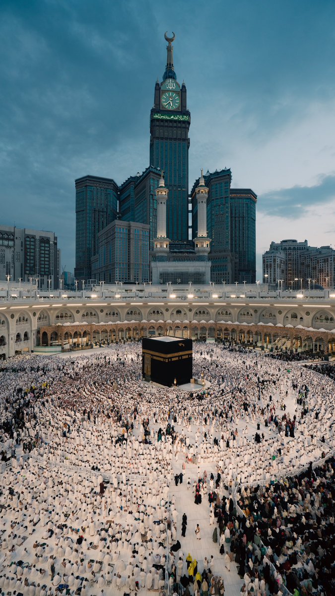 فالروح مهلكه و علاجها زيارة بيتك الحرام يارب 🤲🥹