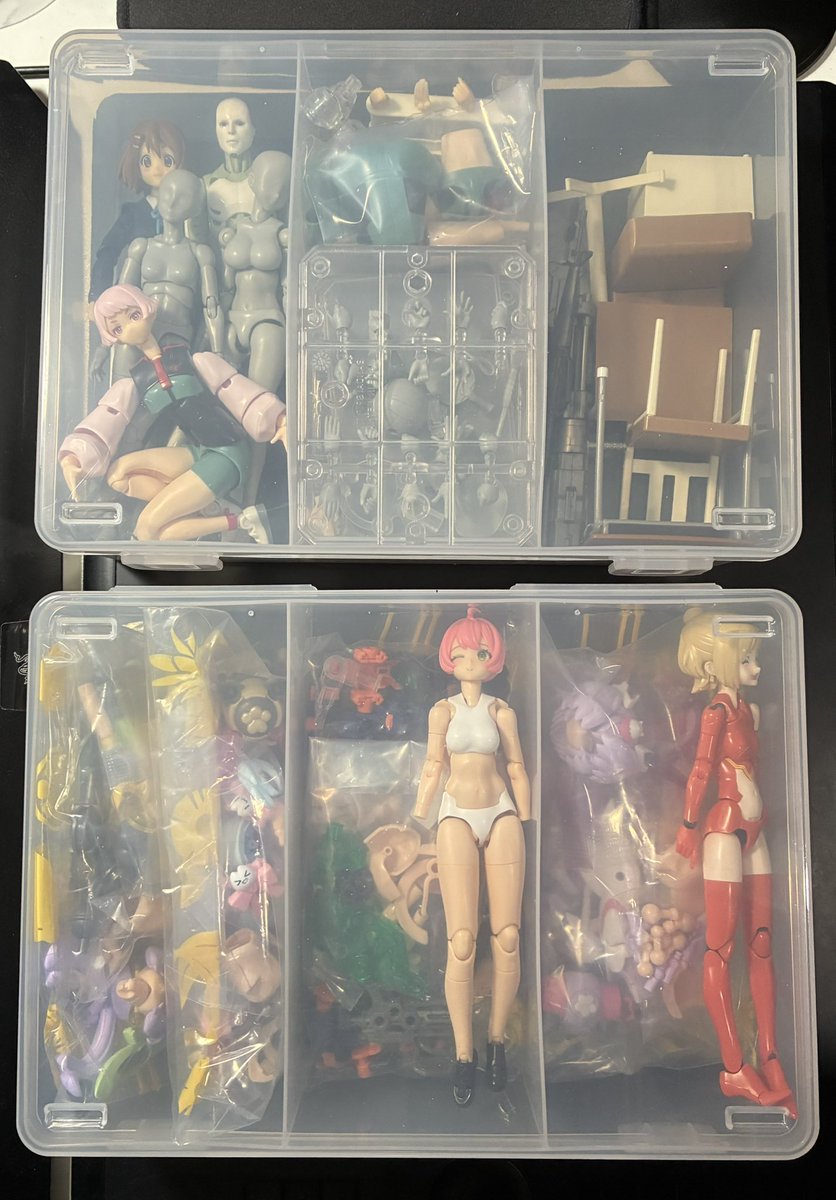 作画資料のメガミとデッサンドール類わちゃって置き場困ってたから噂のSIKIRI 3V深型。めっちゃ入る… 