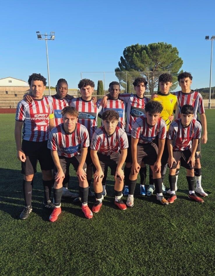 ⚽️ [BASE] Victòria del cadet A (📸 1 i 2) per 5-2 sobre el Llançà a La Vinyassa, mentre que el juvenil (📸 3) cau 0-4 a casa amb el Roses City.

💯 Som-hi Base!!

#cfbaseroses #baseroses #somdelbase #somelquevolemser #aRoses #futbolcat