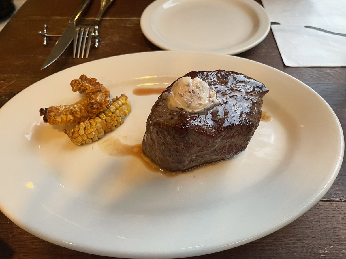 tackey_2018's tweet photo. 皆さんー！お久しブリスケット！🍖笑
久しぶりのポストです🙋‍♂️
ポストしなかった間ではLeaf Bronx Legacyを開封したりしてました😊
プライベートでは遅めの夏休みを頂いて今まさにハワイにきております✈️✨
おすすめのスポットやグルメ是非教えて下さい😆👍
カードショップも行けたらなぁ…😪 https://t.co/OioQb6fL1q
