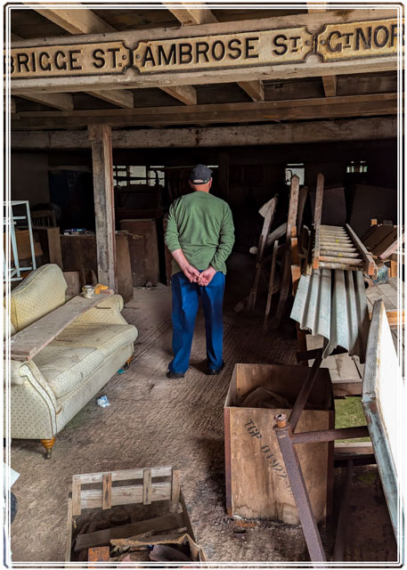 photos_dsmith's tweet image. #Browsing through #recycled and #repurposed #materials in a a #warehouse in #Staffordshire can bring up feelings of #nostalgia and #history. Every item gives a different response to everyone there. #life #photography. #historic #upcycling. See more at darrensmith.org.uk