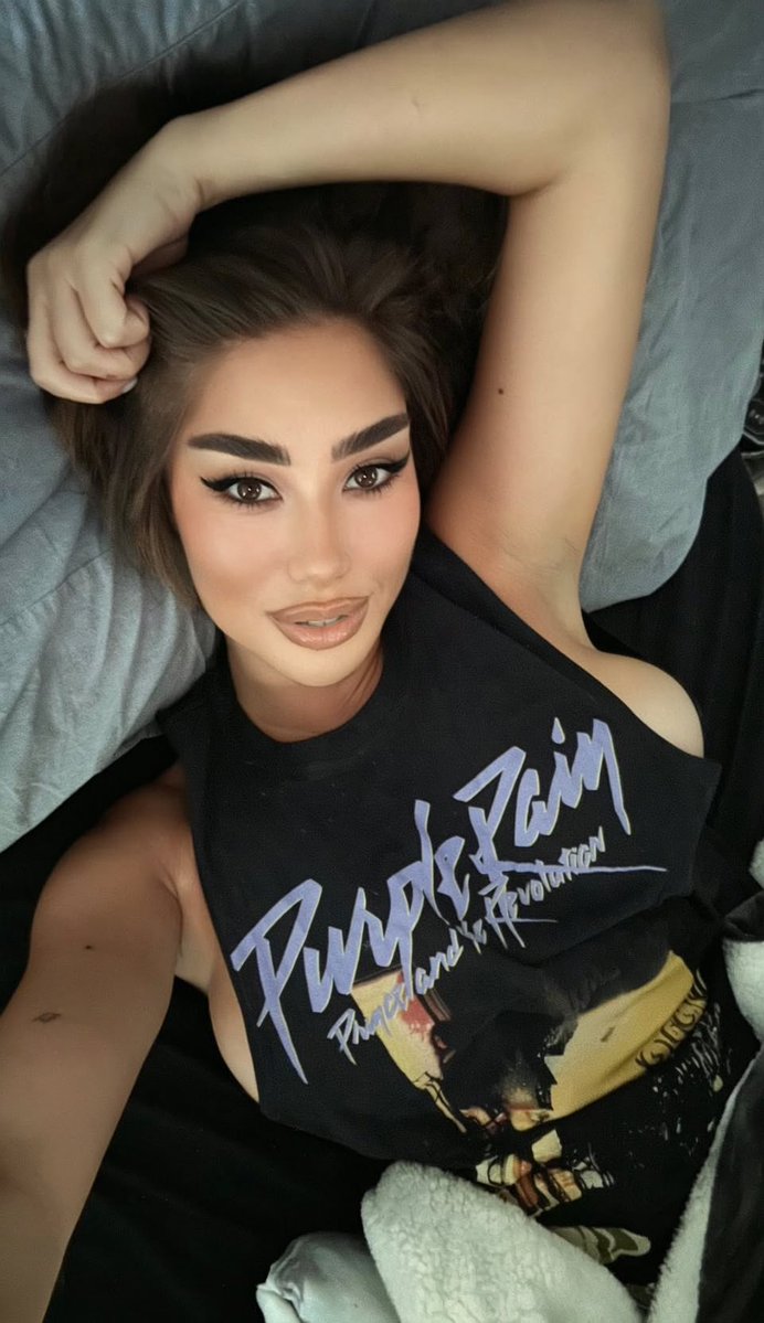 0x_rckfrd's tweet image. GM Guys 

Wat u choose
25 $SOL on ur wallet or one night w/?