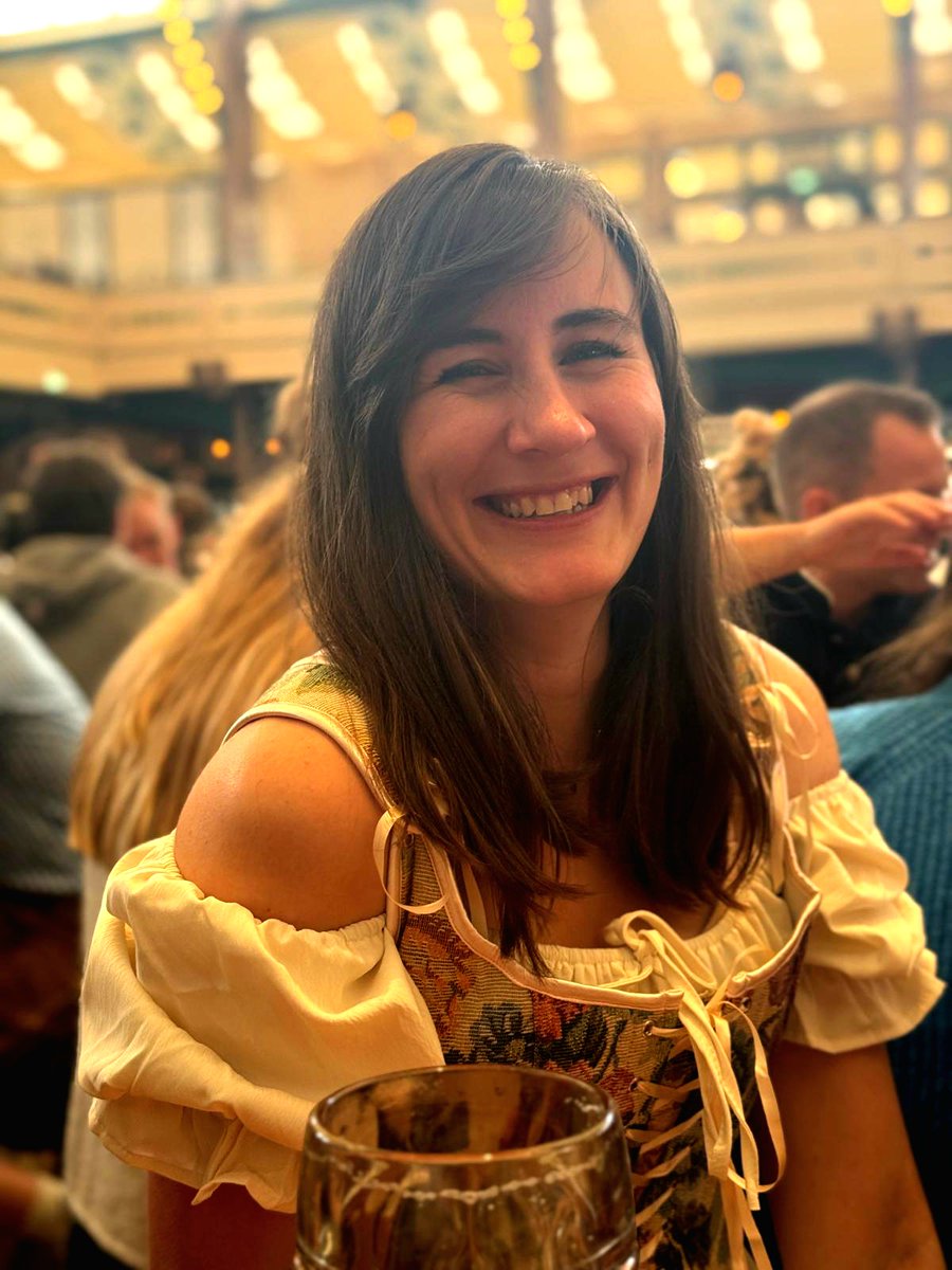 🎉 Et BAM ! 
Je débarque sur ton écran après un grand voyage à Oktoberfest et à Sulawesi ! 

Viens faire la fête, le plein d'anecdotes FOLLES et d'énergie ! 

🧡 Je te tiens compagnie tous les après-midis de 12h30 à 17h30, alors rejoins-nous : twitch.tv/ellanatv !