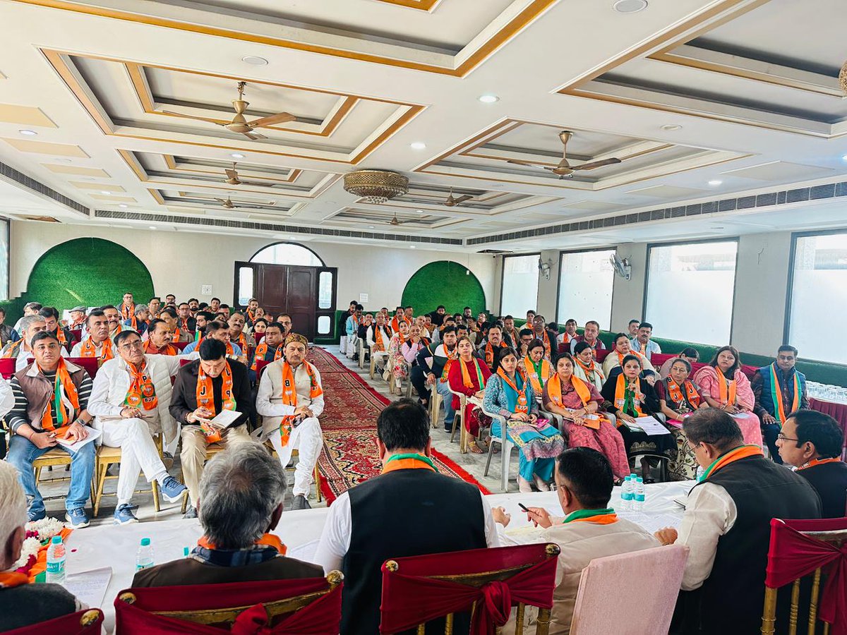 आज वार्ड प्रवास के निमित्त अशोक विहार और शालीमार बाग बी वार्ड में नगर निगम उपचुनाव को लेकर आयोजित संगठनात्मक बैठकों में कार्यकर्ताओं को संबोधित किया।

<a href="/BJP4Delhi/">BJP Delhi</a>