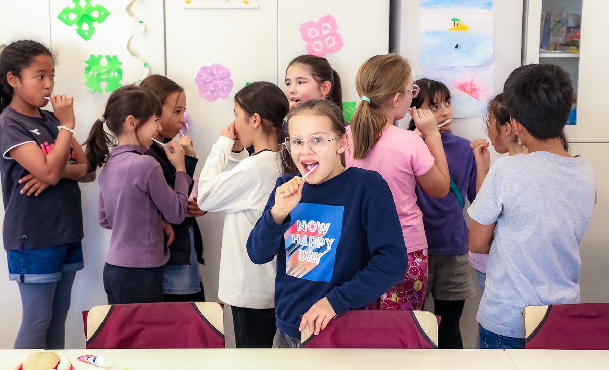 🦷 UNE VISITE DENTAIRE POUR LES ÉLÈVES DE CM2 😁

Pour la 2ᵉ année consécutive, près de 130 élèves de CM2 du #LFITokyo ont bénéficié d’un bilan dentaire sur le campus avec le Dr INABA👨‍⚕️
Prévention, hygiène bucco-dentaire et bien-être au cœur du parcours de nos élèves.
<a href="/aefeinfo/">AEFE</a>